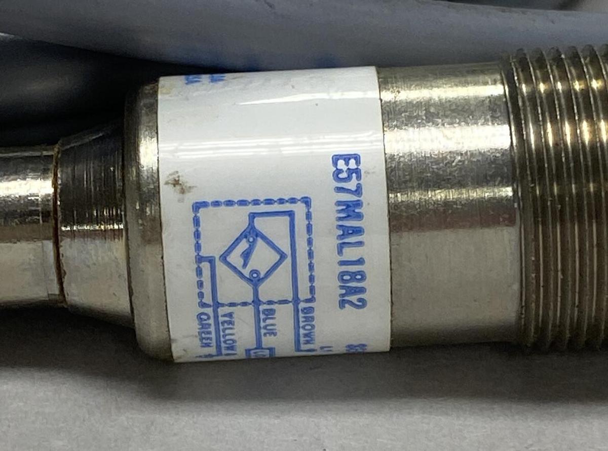 EATON CUTLER HAMMER,E57-MAL18A2, INDUCTIVE PROXIMITY SENSOR NOS