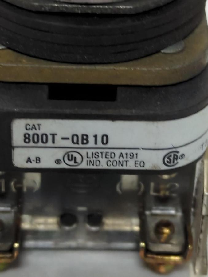 Used ALLEN BRADLEY,800T-QB10,SER T GREEN ILLUMINATED PUSH BUTTON PRE-OWNED