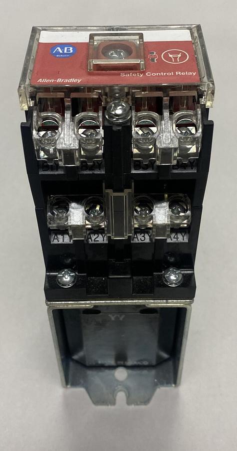 Used ALLEN BRADLEY,700S-DCP620Z24,SER E SAFETY CONTROL RELAY
