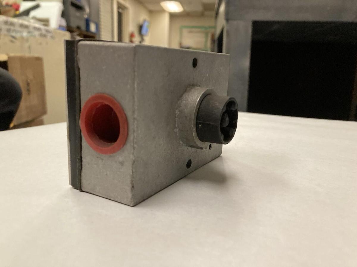 Used Vickers,PBDG4S4L-012N-B-60,Valve Connection Plate