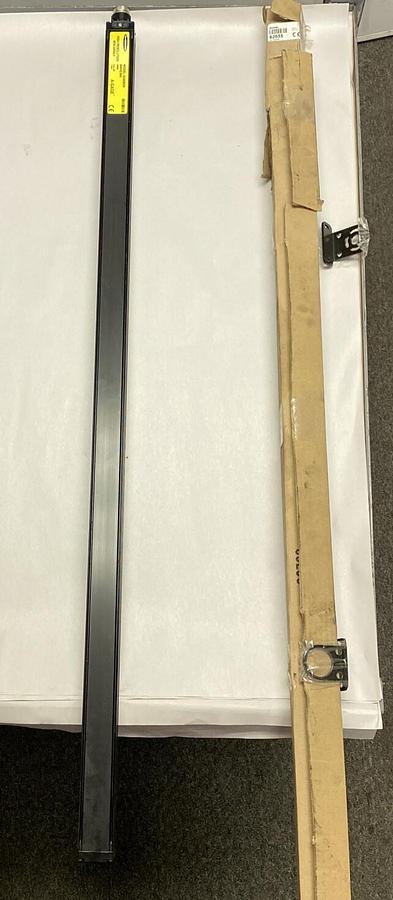 BANNER,MAHE38A / 62655,LIGHT CURTAIN EMMITTER NEW