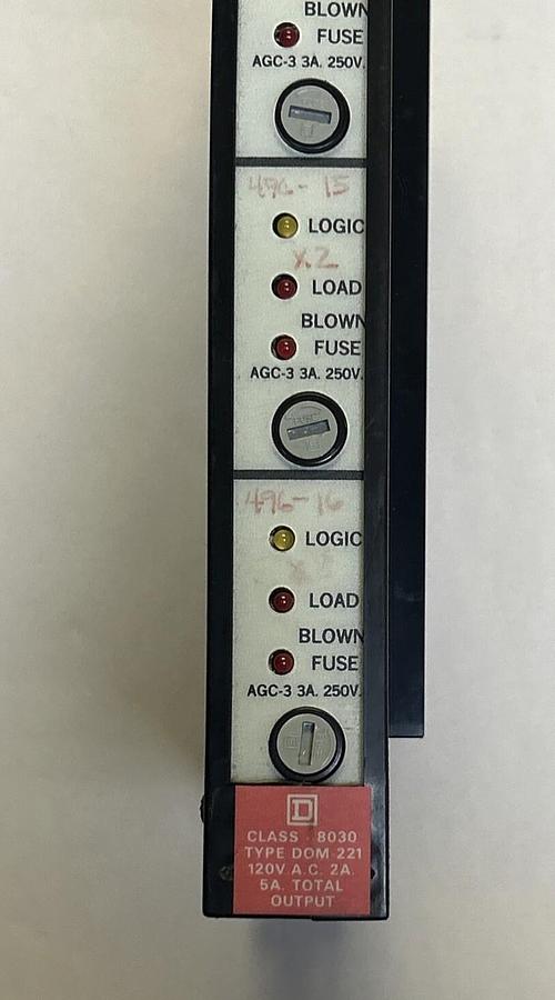Used SQUARE D SYMAX,8030DOM-221,OUTPUT MODULE