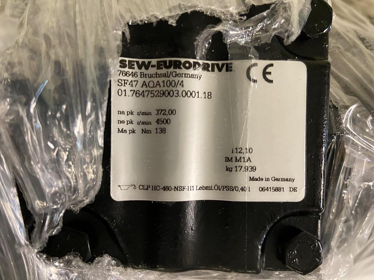 SEW Eurodrive,SF47-AQA100/4,Gear Reducer 4500/372RPM Ratio 12.1