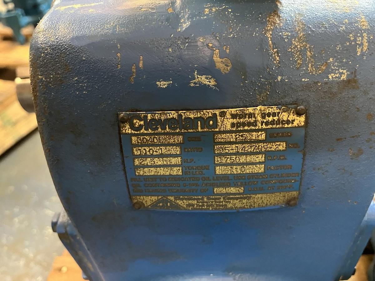 Used CLEVELAND,3040D,WORM GEAR SPEED REDUCER SERIES 25 RATIO 110 2.5HP 1750RPM