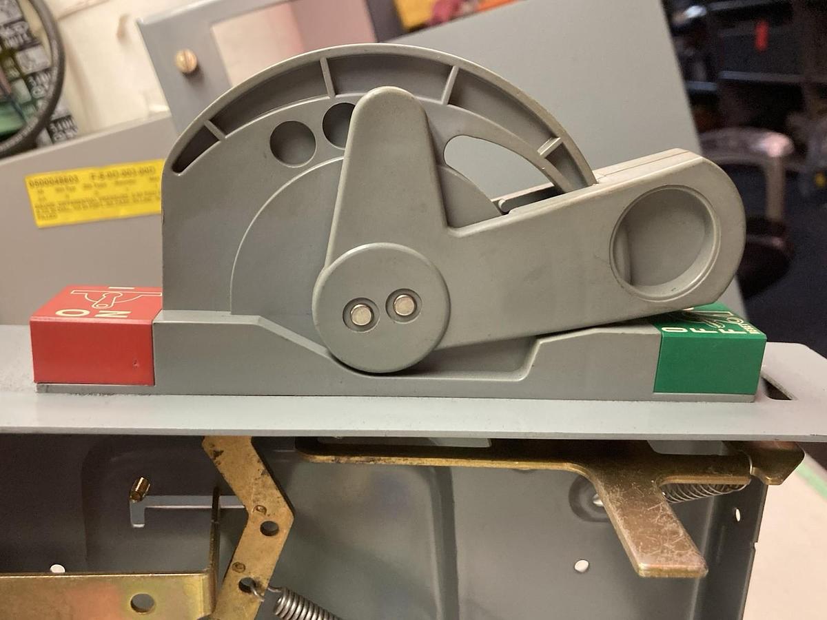 Used Allen-Bradlely,2197,12 INCH MCC Disconnect Feeder Bucket 70A Breaker