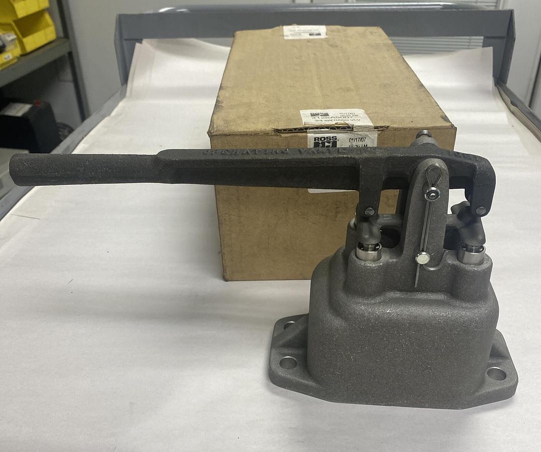 ROSS,3126A5007,HEAVY-DUTY HORIZONTAL HAND LEVER 4-WAY 3-POSITION NOS