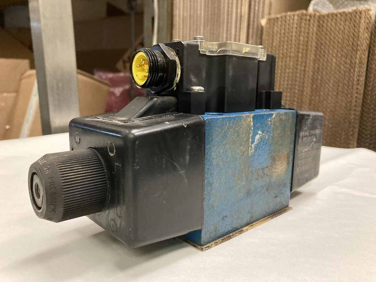 Used Mannesmann Rexroth,4WE10U40/CW110N 9DK25L,Directional Valve