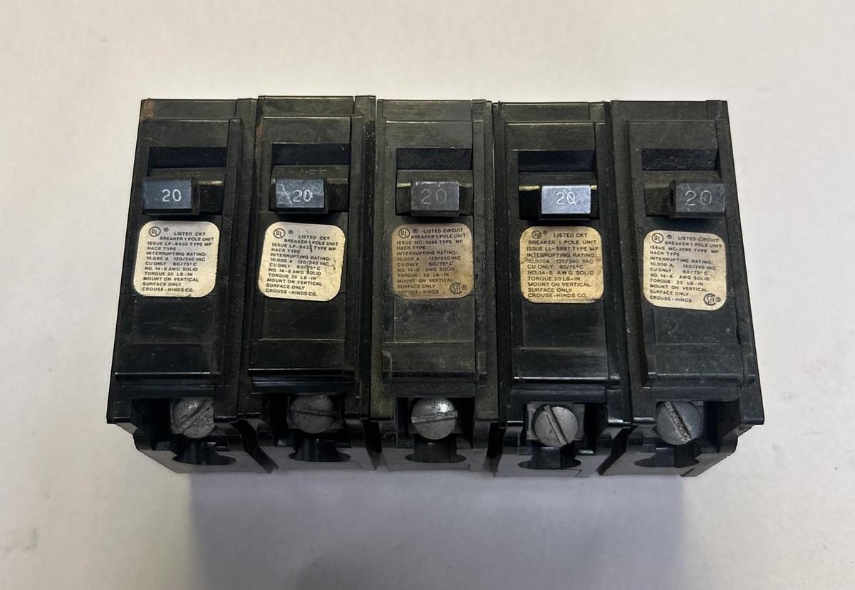 Used CROUSE HINDS,MP120,CIRCUIT BREAKER 20A 120/240V 1P LOT OF 5