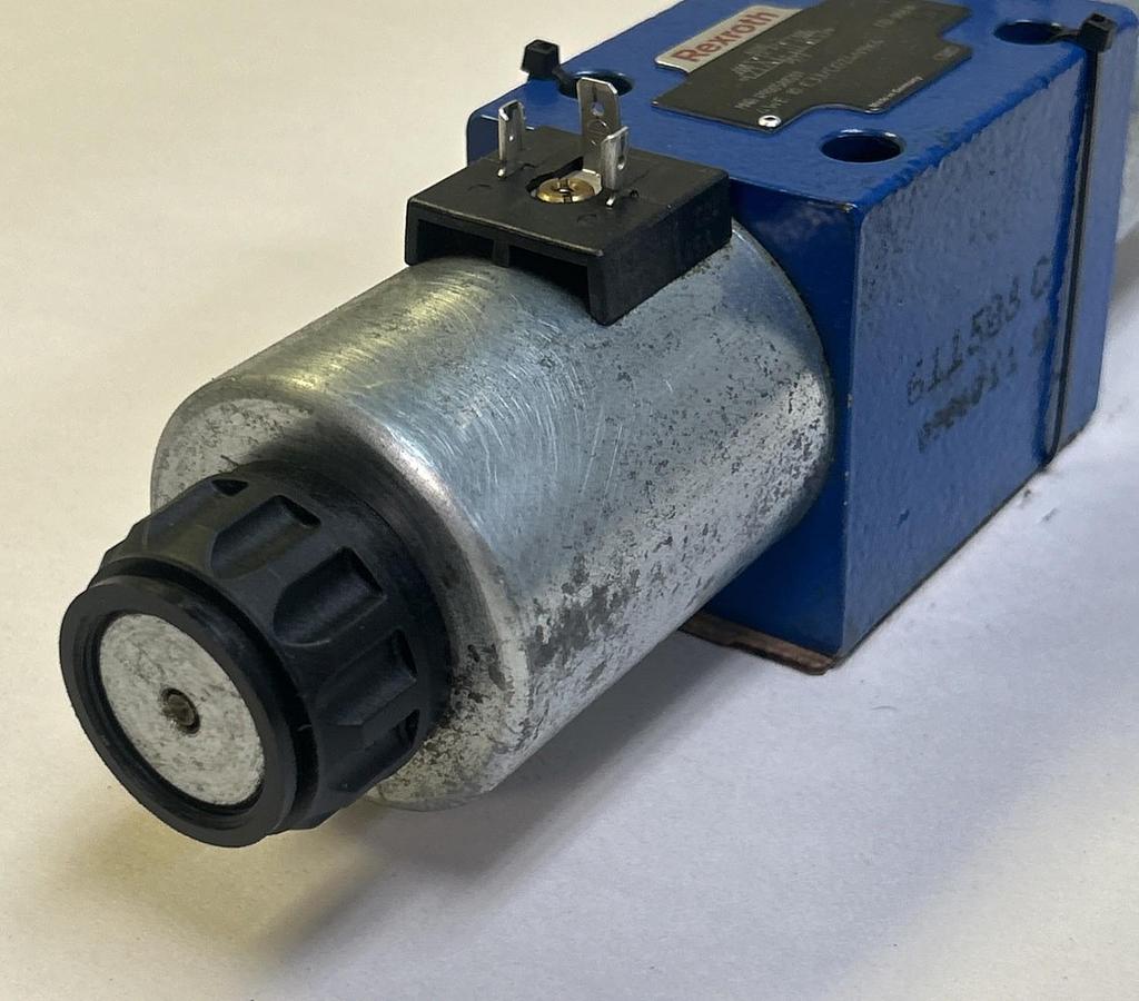 Used REXROTH,4WE10E33/CG24N9K4,HYDRAULIC DIRECTIONAL SOLENOID VALVE