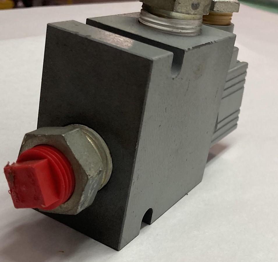 Used Parker,DSL101CRA120LC-12P,Valve