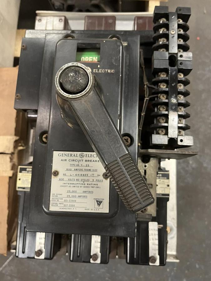 Used General Electric,AK-1-25,3-Pole Air Circuit Breaker 600A 600V