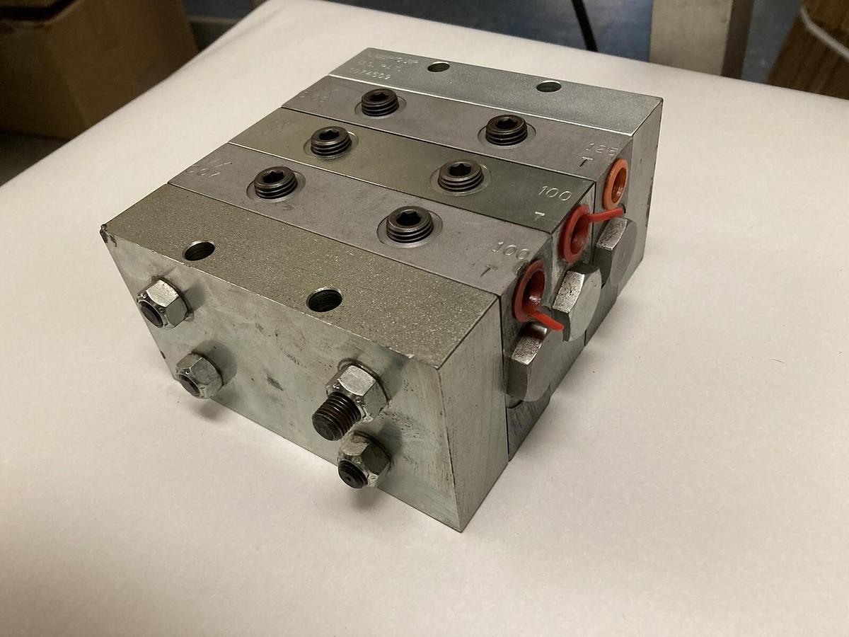 Used Graco,MXD06-125T MXE07-100T MXC07-100T, Divider Valve 3074509