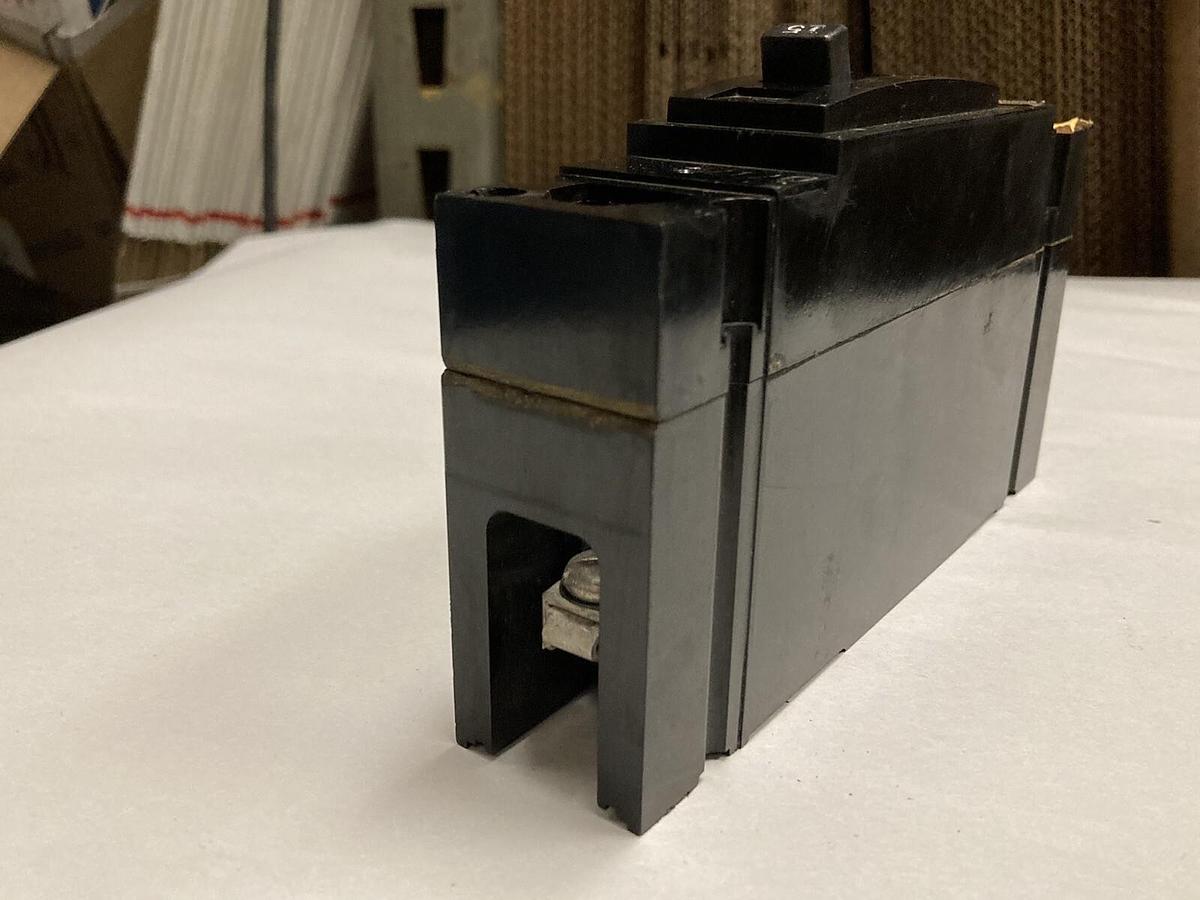 Used General Electric,NP266789A,Circuit Breaker