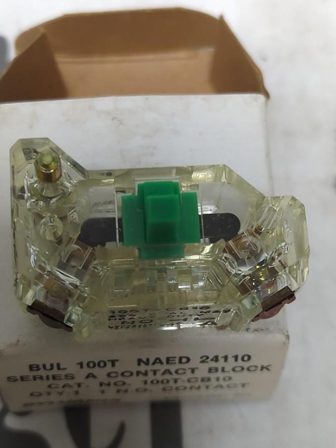 SYLVANIA,100T-CB10,SERIES-A CONTACT BLOCK NEW IN BOX