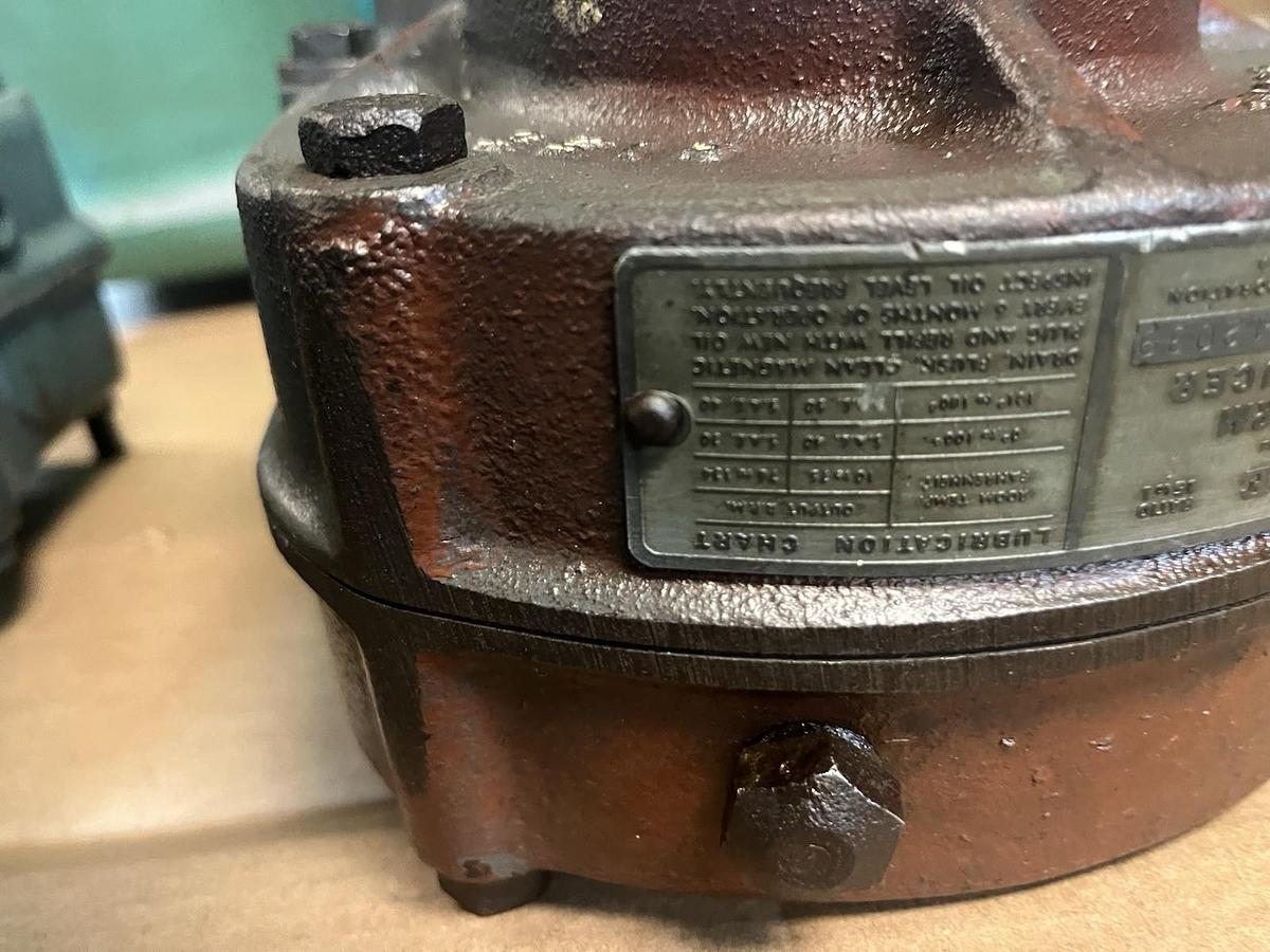 Used DODGE,SIZE 1,TORQUE ARM SPEED REDUCER RATIO 15 INPUT 1HP 1750RPM