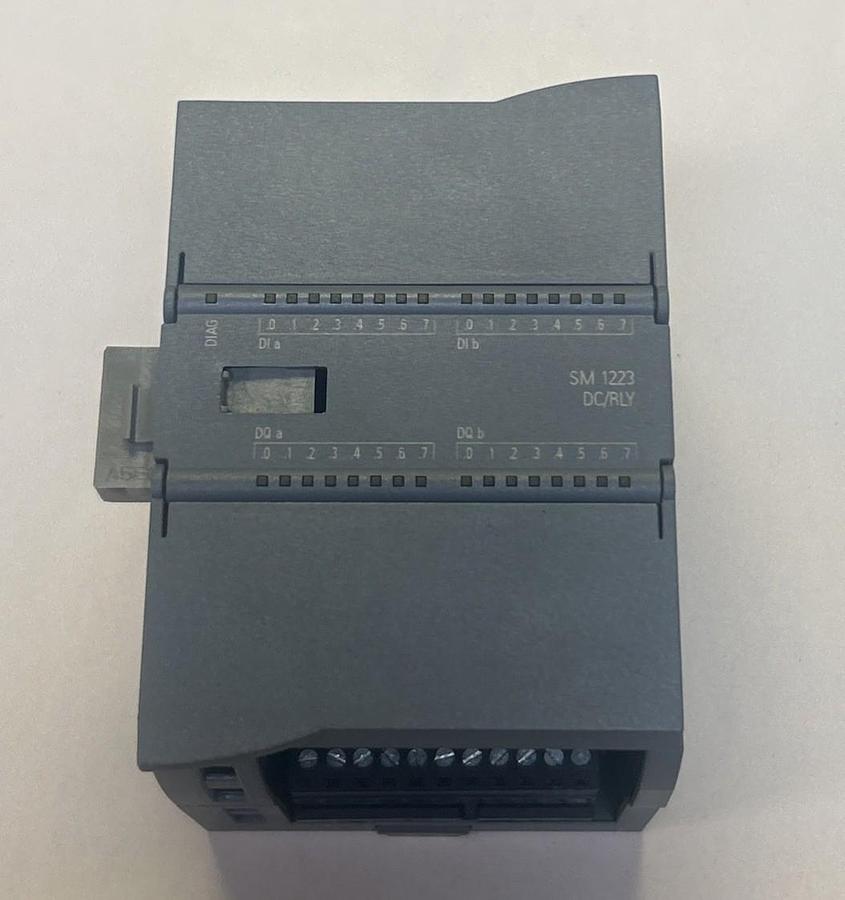 Used SIEMENS,6ES7223-1PL32-0XB0,DIGITAL INPUT/OUTPUT MODULE
