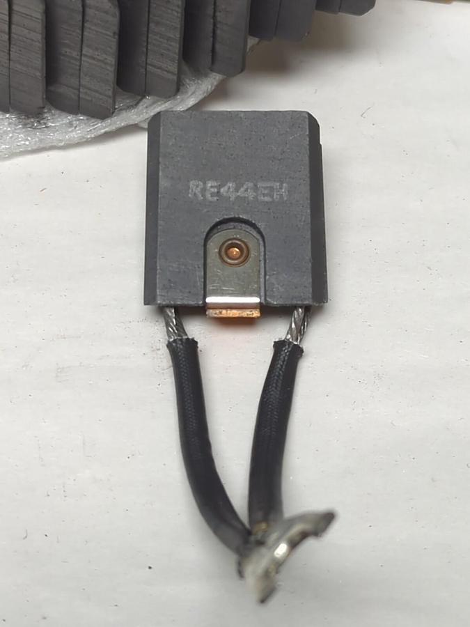 RELIANCE ELECTRIC,404844-EH,CARBON BRUSHES BOX OF 8 PIECES NOS