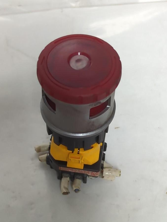 Used IDEC,XN4E-TL,EMERGENCY STOP SWITCH/BUTTON PRE-OWNED