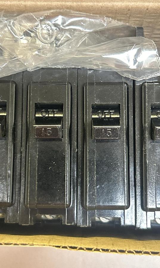 ITE,BQ1-B015,CIRCUIT BREAKER 15A 120/240V 1P LOT OF 12 NOS