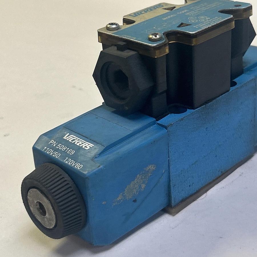 Used VICKERS,DG4V-3-6C-M-FW-B6-60,DIRECTIONAL CONTROL VALVE