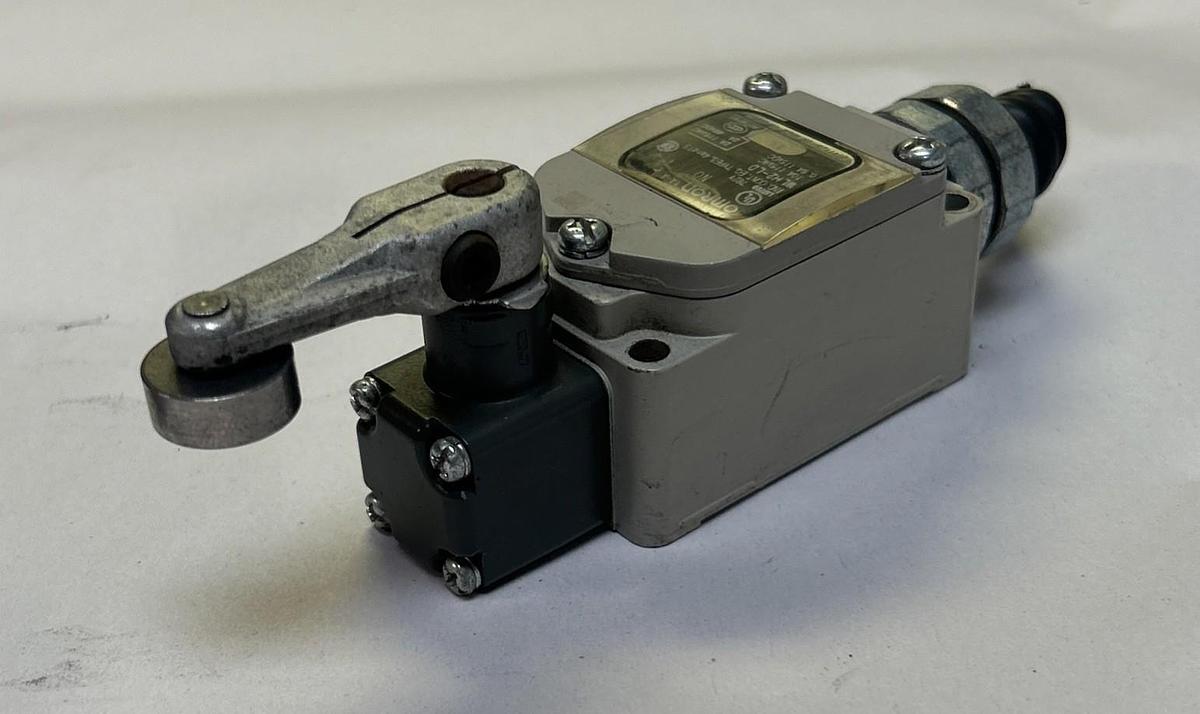 Used OMRON,WLH2-LD,LIMIT SWITCH 10A 115V LOT OF 2