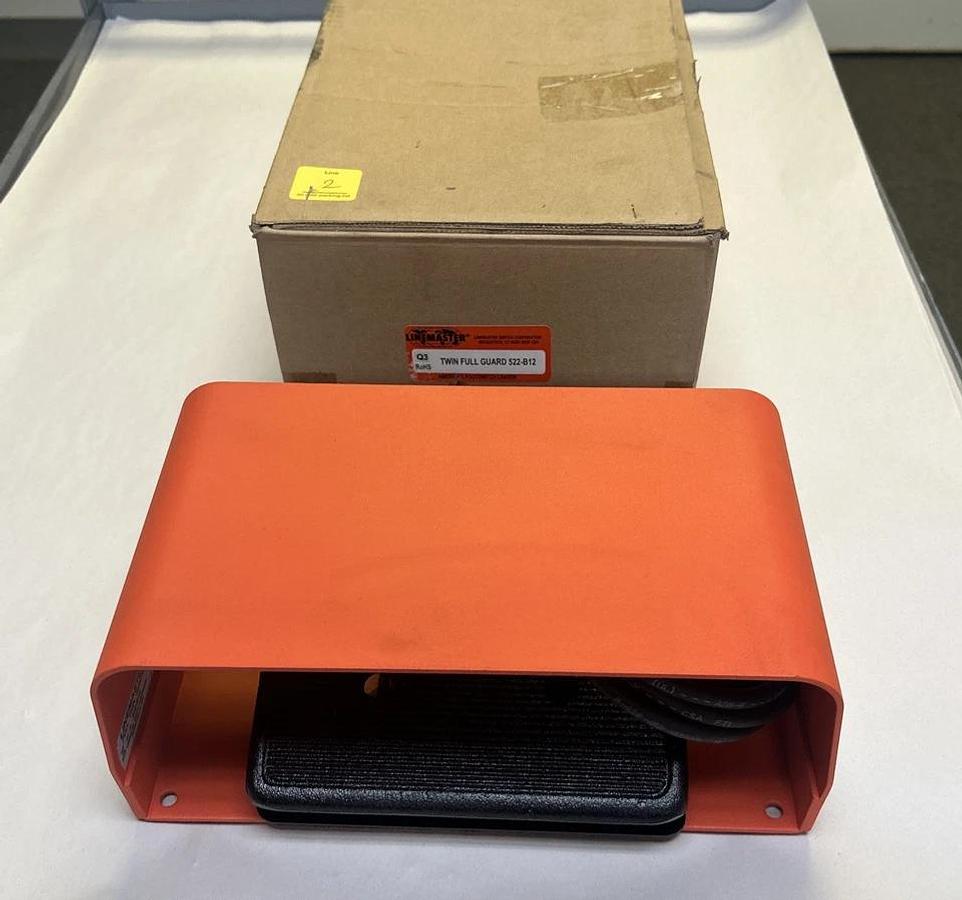 LINEMASTER,522-B12,TWIN FULL GUARD FOOT PEDAL SWITCH NEW