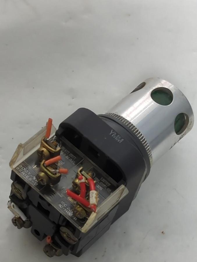 Used ALLEN BRADLEY,800T-PB16,SER T GREEN ILLUMINATED PUSH BUTTON PRE-OWNED