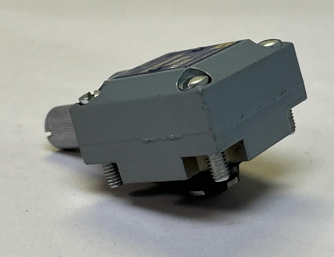 Used SQUARE D,9007B,LIMIT SWITCH HEAD