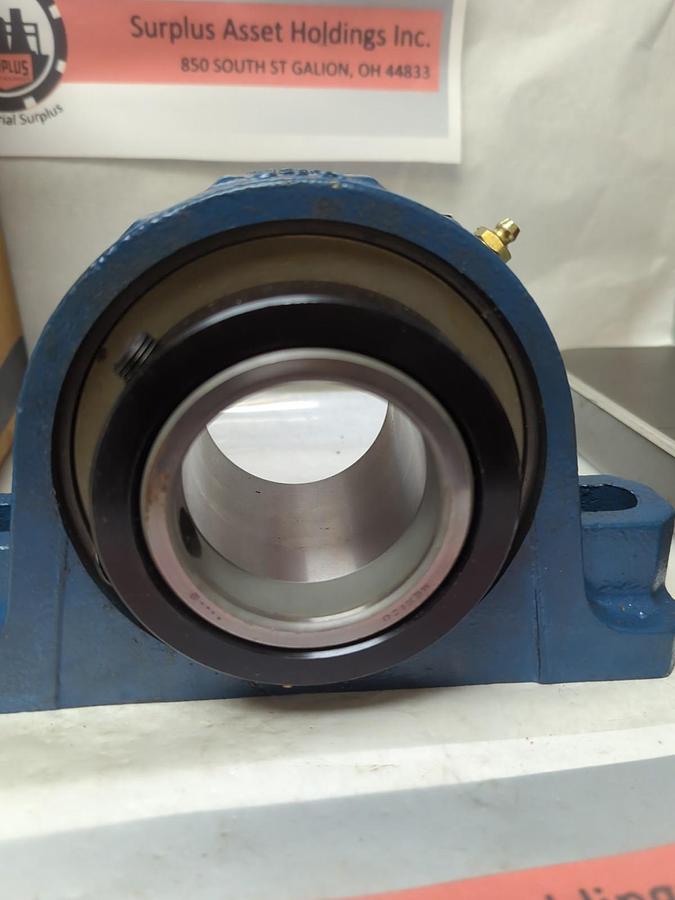 SKF,SYR 2.1/2,PILLOW BLOCK BEARING 2-1/2 IN BORE WITH LOCKING COLLAR NOS