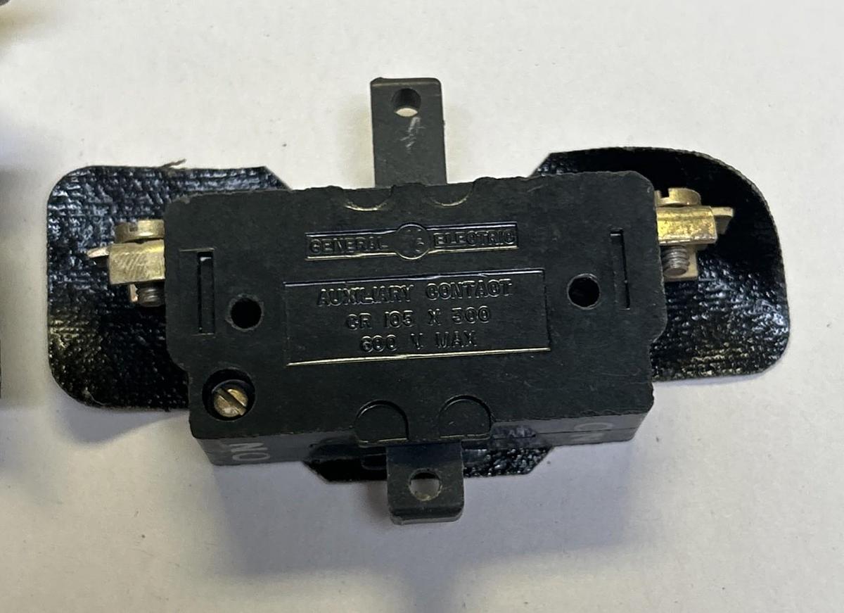 Used GENERAL ELECTRIC,CR205X300,AUXILIARY CONTACT KIT LOT OF 2