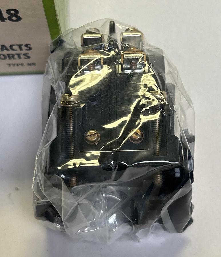 Used ALLEN BRADLEY,Z-31948,SET OF CONTACTS NEW