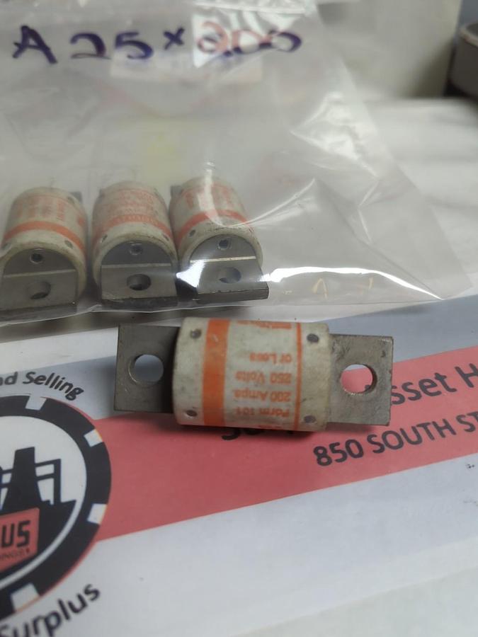 Used GOULD SHAWMUT,A25X200,TYPE 4 FUSE 200 AMP LOT OF 4 PRE-OWNED
