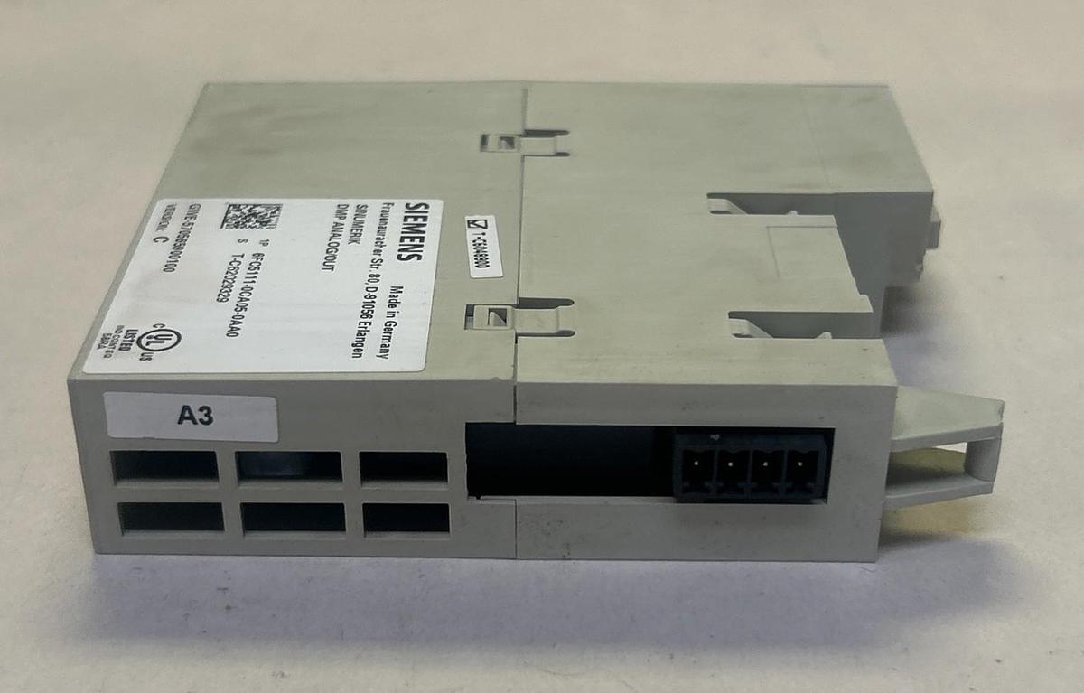 Used SIEMENS,6FC5111-0CA05-0AA0,ANALOG OUTPUT MODULE
