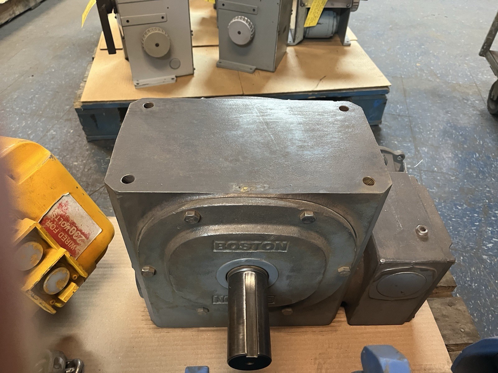Used BOSTON GEAR,FWA752400B56,GEAR REDUCER RATIO 400 1.39HP