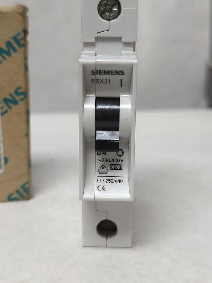 SIEMENS,5SX2 104-8,CIRCUIT BREAKER 1-POLE 4 AMP NOS