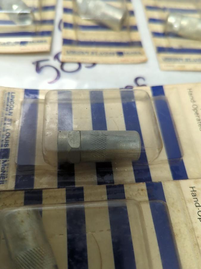 LINCOLN,5852,HYDRAULIC COUPLER W/ BALL CHECK 1/8 IN NPT FEMALE LOT OF 7 NOS