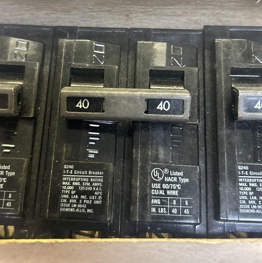 SIEMENS ITE,Q240,CIRCUIT BREAKER 40A 120/240V 2P LOT OF 3 NEW