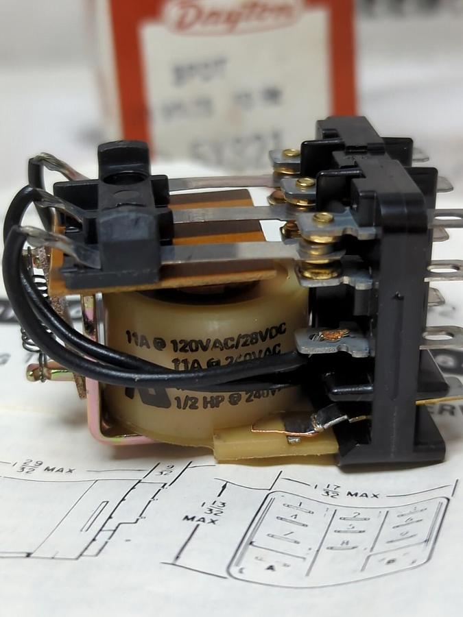 DAYTON,5X821 3PDT,GENERAL PURPOSE RELAY 120V 60HZ NOS