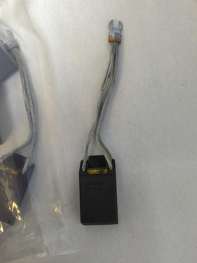 CARBONE,GE-715,CARBON MOTOR BRUSHES LOT OF 23 NOS