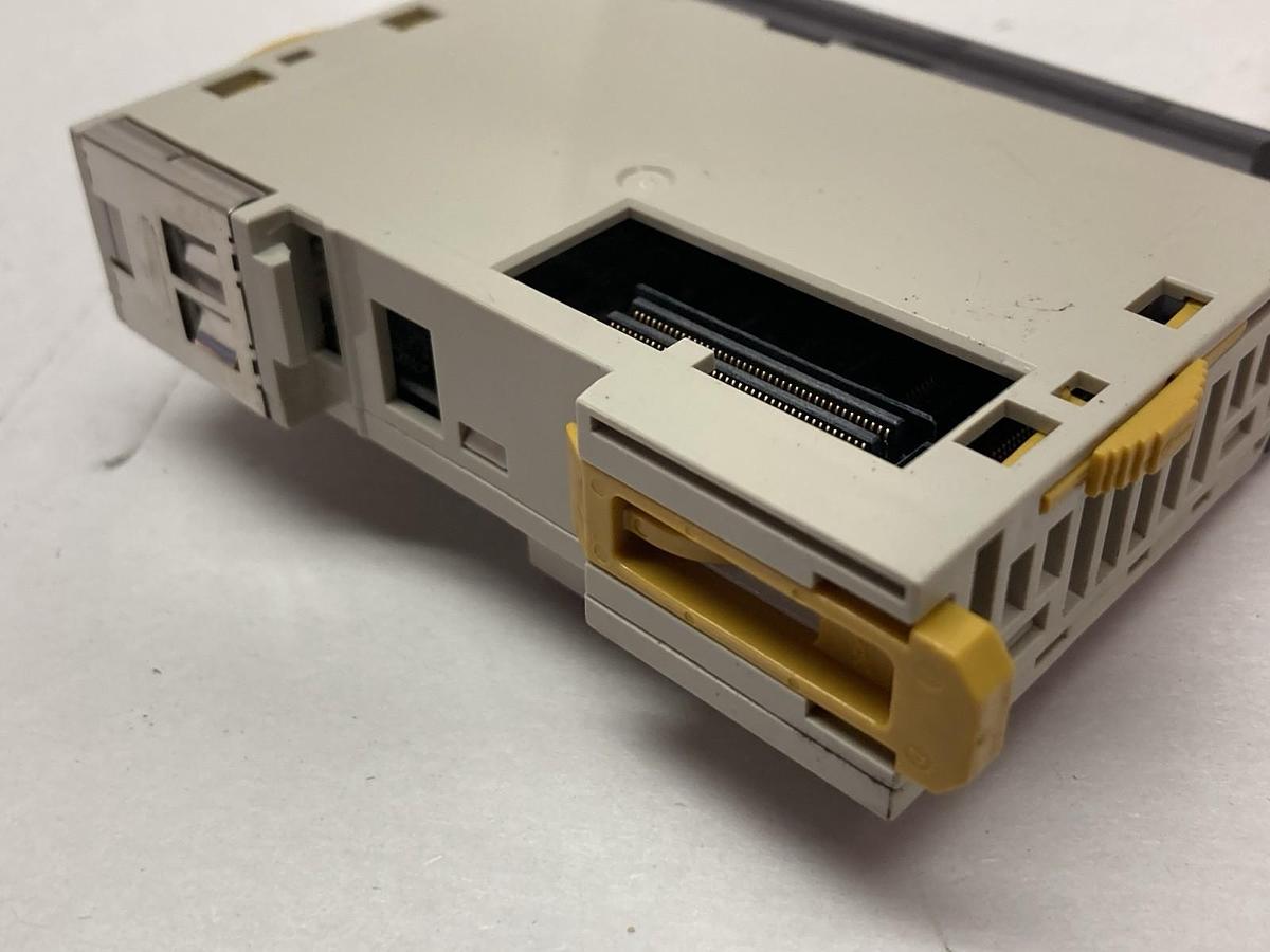 Omron,CJ1W-IC101,I/O Control Module PLC IC101 Input Output