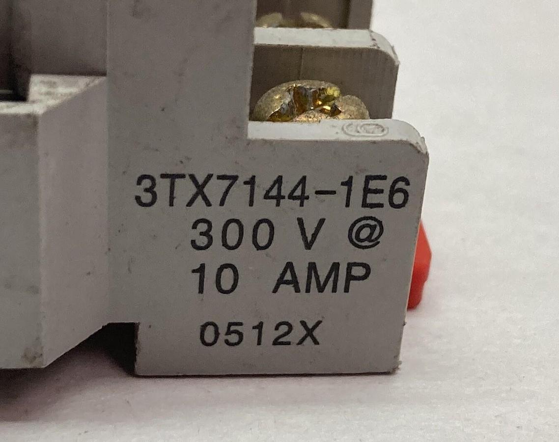 Used Siemens,3TX7144-1E6,Relay 300V 10A