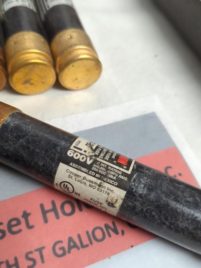 Used COOPER BUSSMANN,FRS-R-60,FUSETRON FUSE 60 AMP LOT OF 16 PRE-OWNED