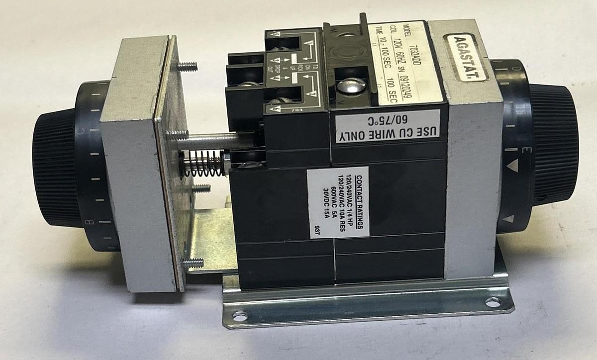 Used AGASTAT,7032ADD,TIMING DELAY RELAY 10-100 SEC 120V