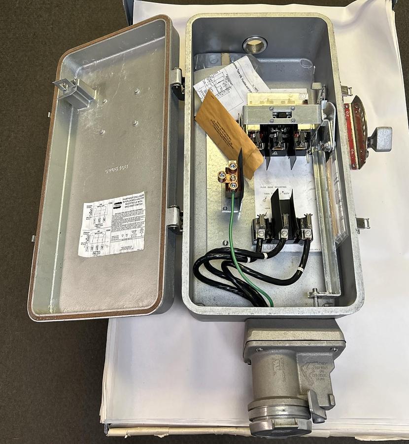 Used CROUSE-HINDS,WSR103542,INTERLOCK RECEPTACLE ENCLOSED DISCONNECT SWITCH 100A 600V