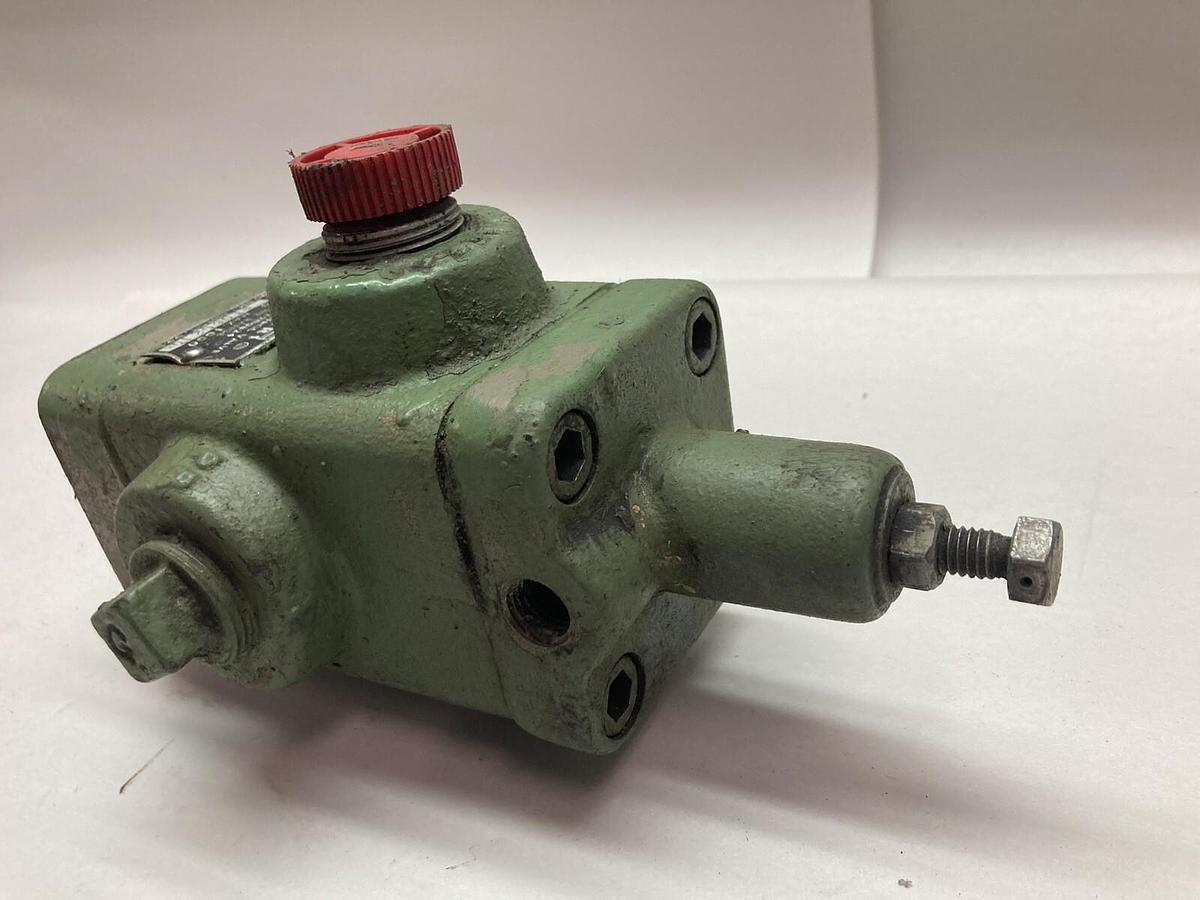 Used Vickers,RT-06-D2-10,Pressure Control Valve 250-1000 Pressure Range