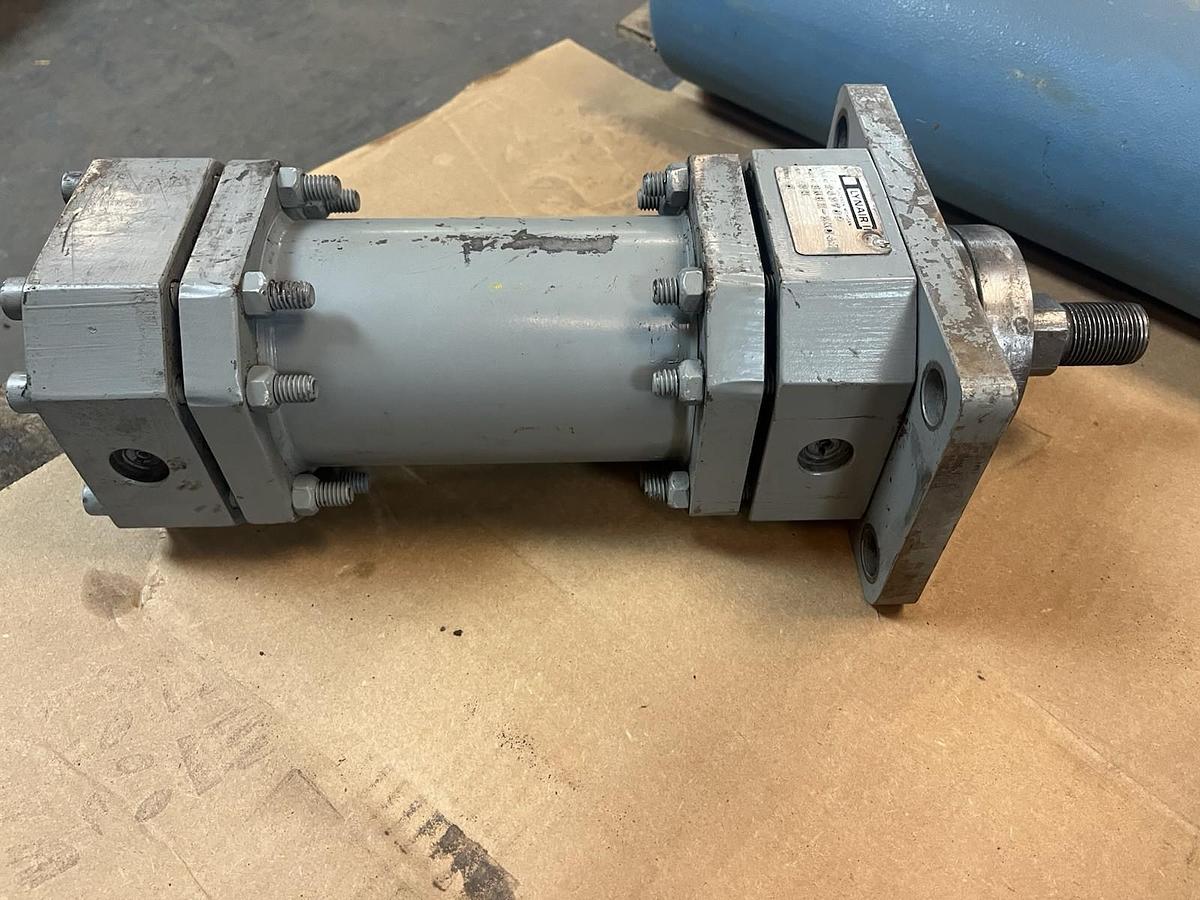 Used LYNAIR,SMHH-3-1/4C42,PNEUMATIC CYLINDER 3-1/4" BORE 6" STROKE