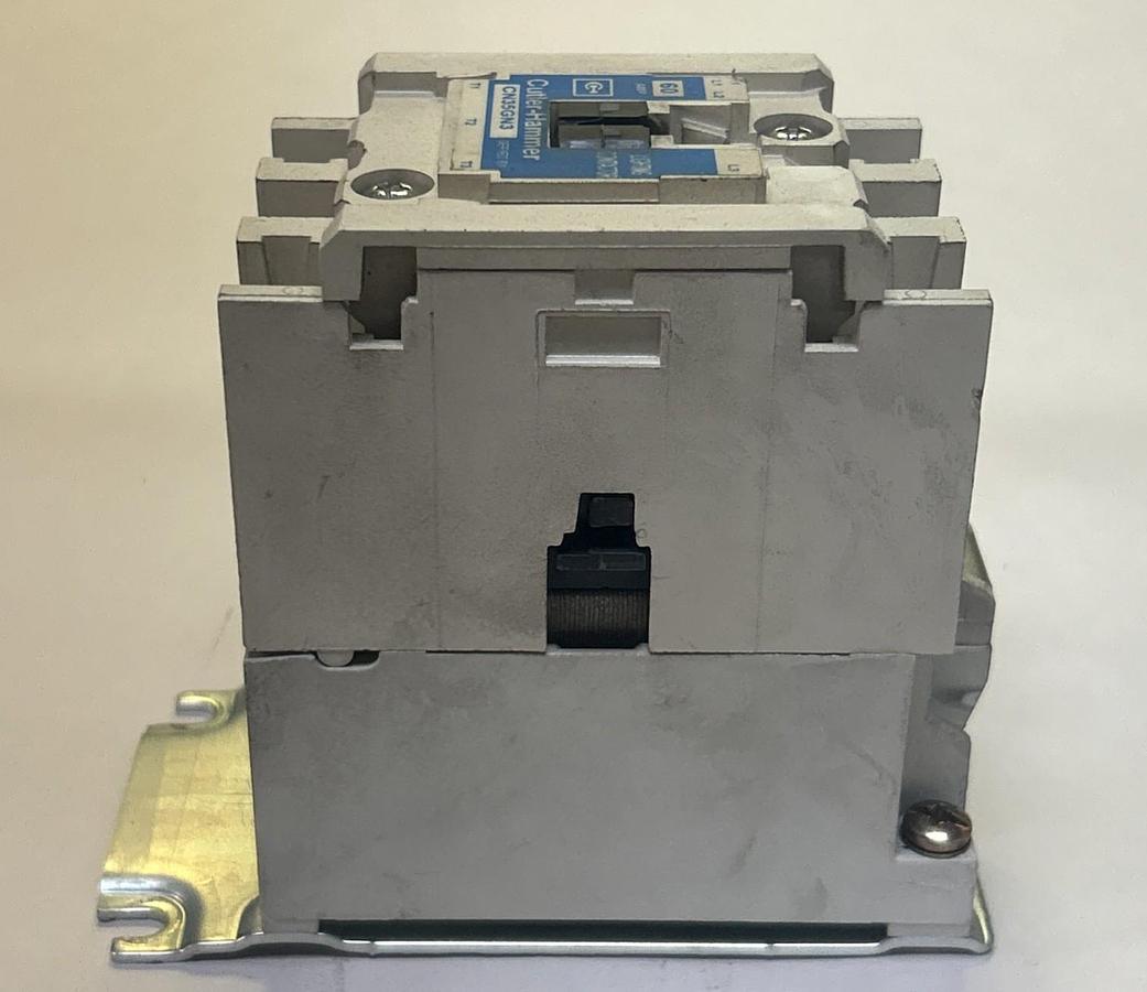 Used CUTLER-HAMMER,CN35GN3,LIGHTNING CONTACTOR 60A