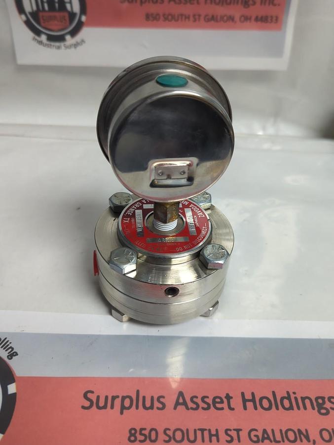 Used ZAVODA,T516-07,TEFLON DIAPHRAGM SEAL WITH PRESSURE GAGE PRE-OWNED