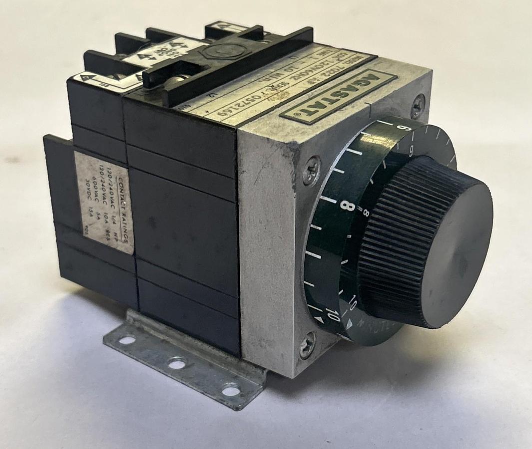 Used AGASTAT,7022AF,TIME DELAY RELAY 1-10 MINUTES