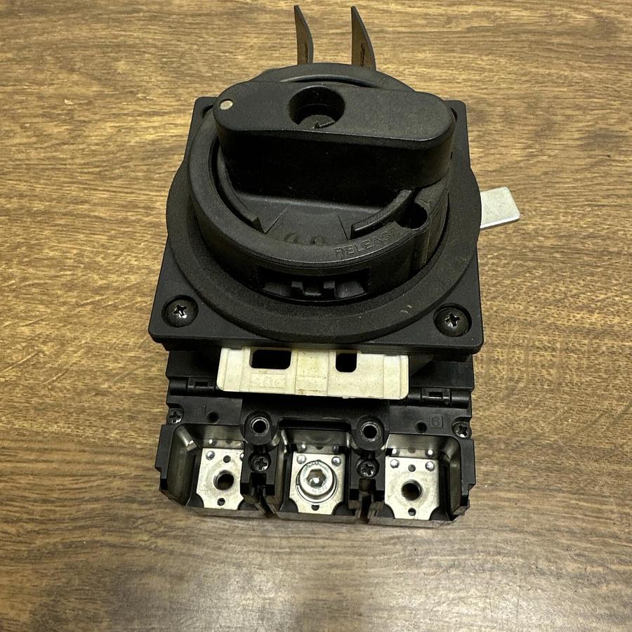 Used Fuji Electric,EA203C,225 Amp breaker with FK6010 Switch